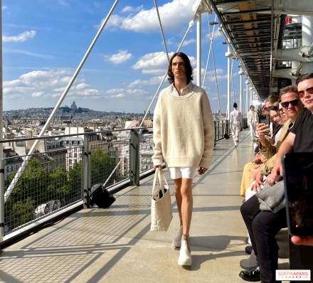 https://www.google.com/search?q=paris+fashion+week+homme&sca_esv=5552e8e80cdfc4f9&rlz=1C1GCEA_enFR1111FR1111&udm=2&biw=1920&bih=953&sxsrf=ADLYWILE4H8z9wjGEBfRE90G4XaNdc7TxQ%3A1733227384540&ei=ePNOZ9XdINaJkdUPjtad6Ao&ved=0ahUKEwjV-ceUx4uKAxXWRKQEHQ5rB60Q4dUDCBA&uact=5&oq=paris+fashion+week+homme&gs_lp=EgNpbWciGHBhcmlzIGZhc2hpb24gd2VlayBob21tZTIFEAAYgAQyBRAAGIAEMgYQABgFGB4yBhAAGAgYHjIGEAAYCBgeMgYQABgIGB4yBhAAGAgYHjIGEAAYCBgeMgYQABgIGB4yBhAAGAgYHkj2D1DCBli6DnABeACQAQCYATOgAYYCqgEBNrgBA8gBAPgBAZgCB6ACsALCAg0QABiABBixAxhDGIoFwgIIEAAYgAQYsQPCAgoQABiABBhDGIoFwgIGEAAYBxgewgIEEAAYHpgDAIgGAZIHATegB4Io&sclient=img#vhid=BGUvu5GLR4j83M&vssid=mosaic